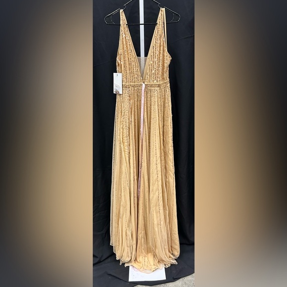 Mac Duggal 10700 NWT Sequin Plunge Neck Gown - Picture 6 of 8